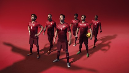 9游游戏官网-火箭球员带队参观航天城，拓展少年科学视野，火箭展厅