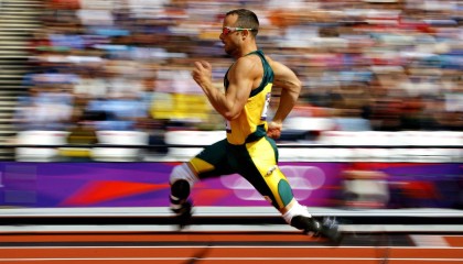 九游下载中心-_未来都市：高科技智能场馆带来的比赛新体验_，智能科技展厅设计方案